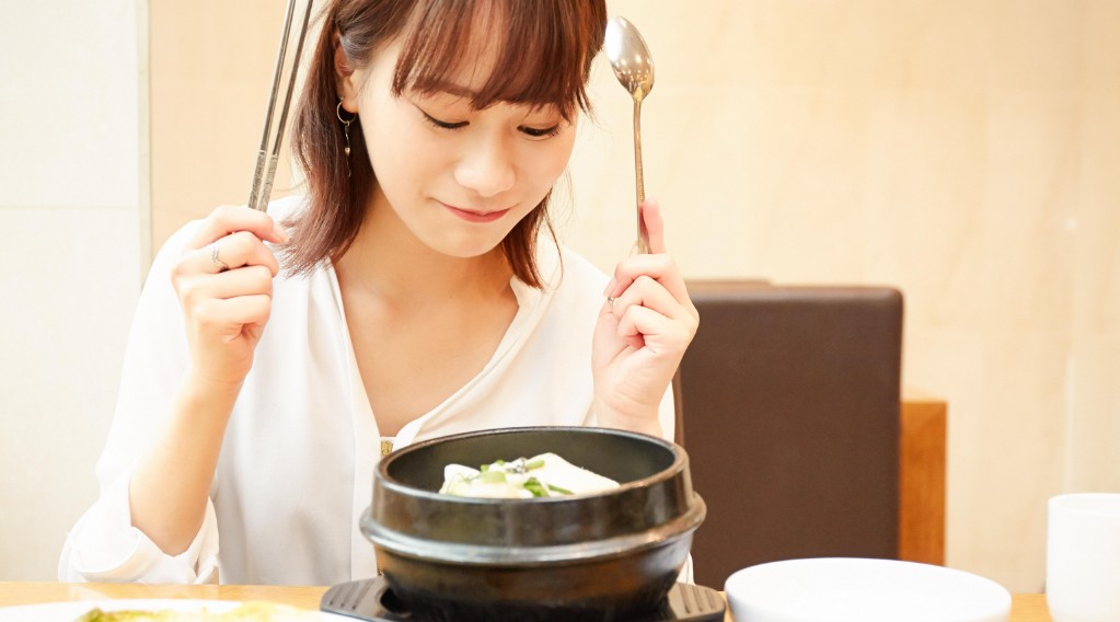 【夢占い】元恋人と一緒に食事をする夢の意味 10 選