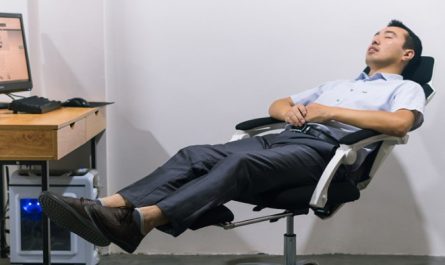 【夢占い】椅子に座る夢の意味 10 選