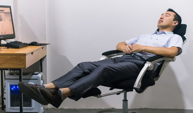 【夢占い】椅子に座る夢の意味 10 選