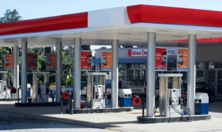 【夢占い】ガソリンスタンドの夢を見るの意味 15 選