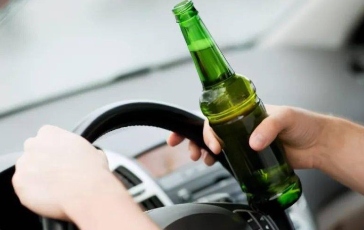 【夢占い】飲酒運転の夢の意味 16 選