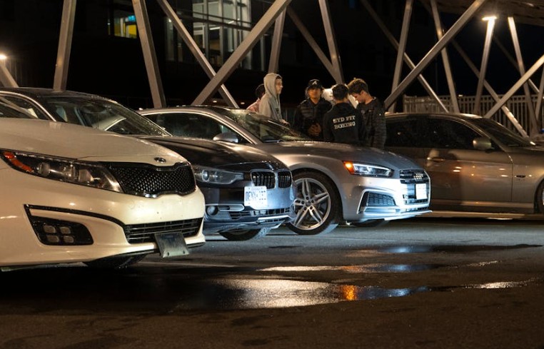 【夢占い】車がバックする夢を見るの意味 16 選