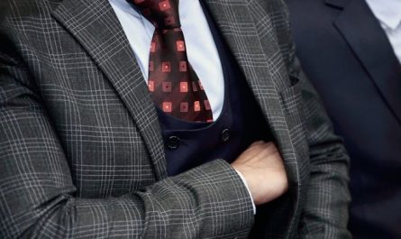 【夢占い】スーツの夢を見るの意味 22 選