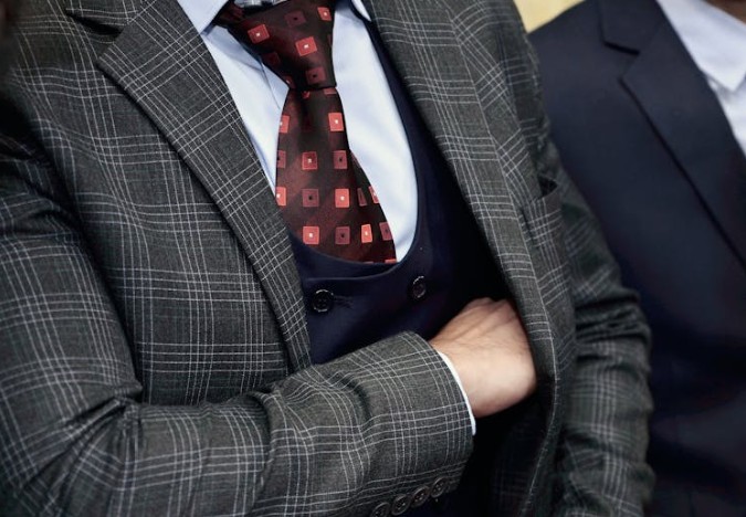 【夢占い】スーツの夢を見るの意味 22 選