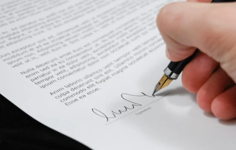 【夢占い】文書を夢見るの意味 32 選