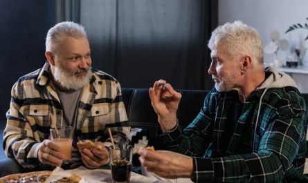 【夢占い】知り合いの夢の意味 26 選