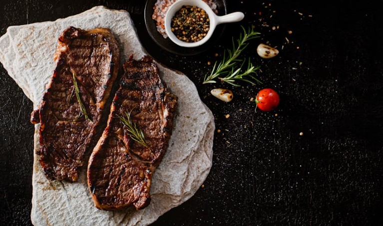 【夢占い】牛肉のスープの夢が示す15の意味