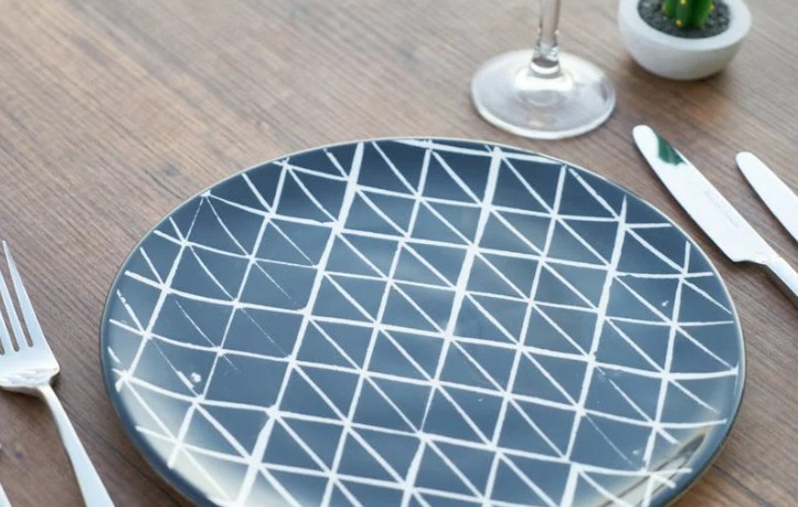 【夢占い】皿に関する夢の23の解釈