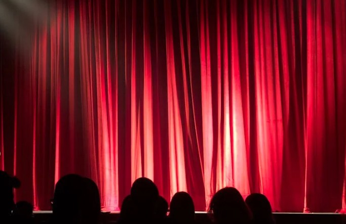 【夢占い】カーテンの夢の19の解釈