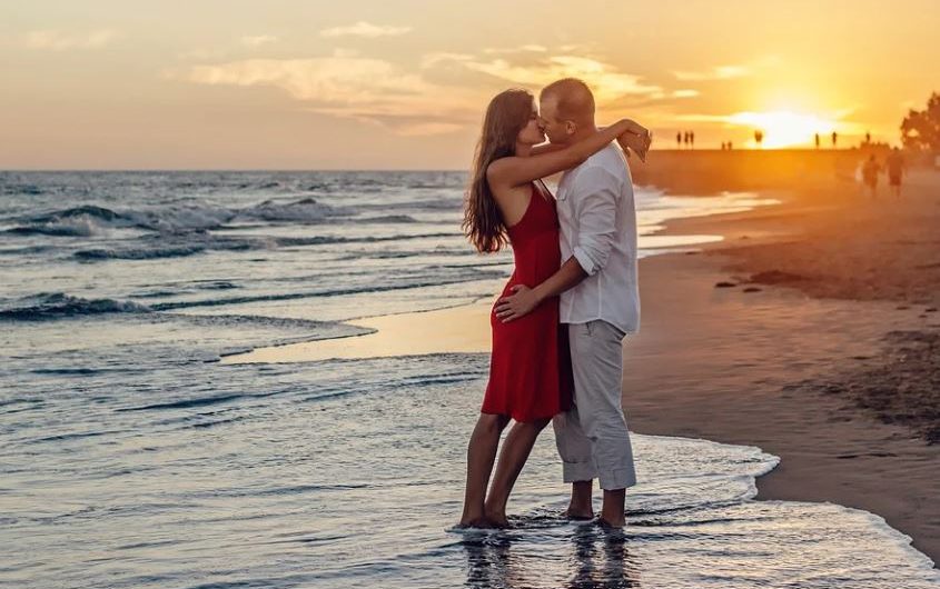 【夢占い】キスの夢にはどんな意味がある？関連する15の夢占い