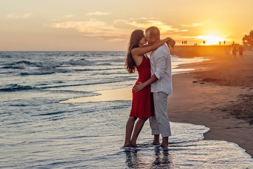 【夢占い】キスの夢にはどんな意味がある？関連する15の夢占い