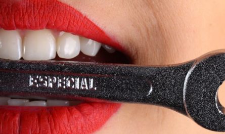 【夢占い】歯が抜ける夢の11の解釈