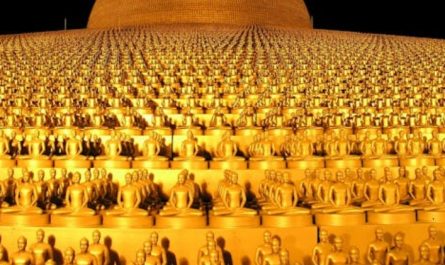 【夢占い】寺院で頭を下げる夢の解釈20選