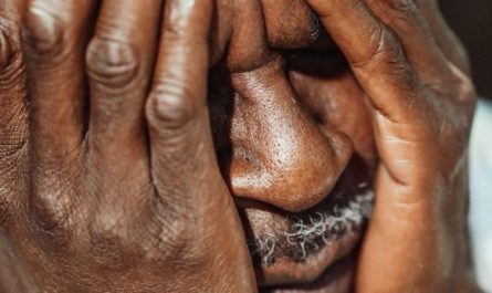 【夢占い】知人の自殺の夢に関する8つの夢解釈