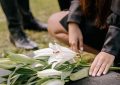 【夢占い】友人が転落死する夢の8つの解釈