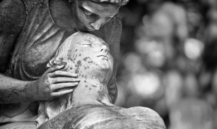 【夢占い】恋人の死の夢の19の解釈
