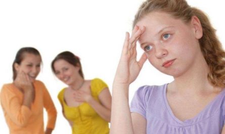 【夢占い】疎遠になる友人の夢の9つの解釈