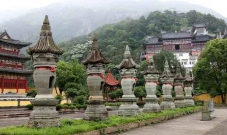 【夢占い】石の塔の夢の17の解釈