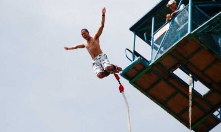 【夢占い】バンジージャンプの夢の18の解釈