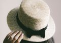 【夢占い】帽子をかぶる夢の17の解釈